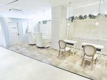 モカ 心斎橋(moca by Lee)の雰囲気（白基調の落ち着くリラックス空間♪嬉しいドリンクサービスも◎）