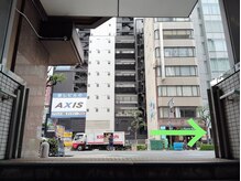 四ツ橋駅6番出口を出てすぐ右側へ