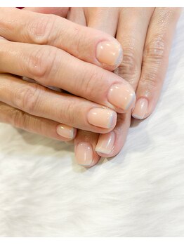 くすみブルーのフレンチネイル