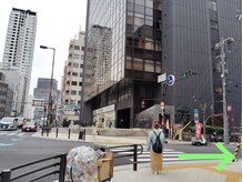まっすぐ進んで２つ目の道路