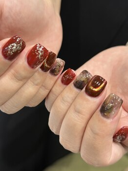 モツヲネイル(motsu.O! NAIL)/ボルドー×金箔ニュアンス