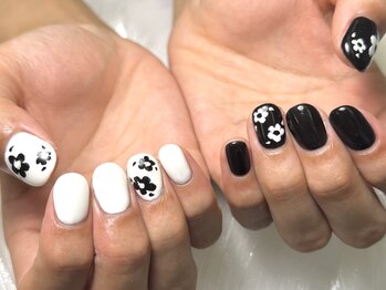 ユニネイル 池袋(Uni Nail)/モノクロフラワーネイル♪