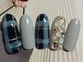 ネイルサロン リリオ(Nail Salon Ririo)/チェック×ストーン埋めつくし