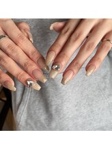 リエム(liem__.)/ビジューネイル／フレンチ