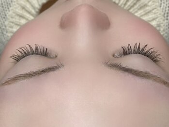 フラハ ネイル アンド アイ(Furaha Nail & Eye)の写真/【ダブルフラットでボリュームUP☆】1人１人の自まつ毛の状態に合わせて施術◎すっぴんでも可愛い目元に♪
