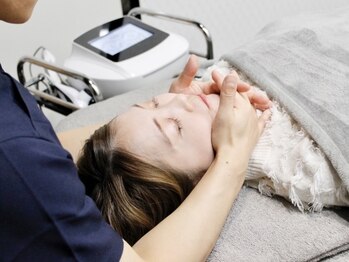 小顔矯正 小顔整体サロン KADORU【カドル】新宿店の写真/★NewOpen【KADORU式小顔矯正¥16500→¥2200】専門知識×高技術◇小顔矯正×最新マシンで根本からアプローチ