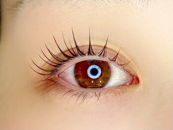 リオール(RIOR)の写真/【話題のLEDが全エクステメニューに適用可能◎】自まつ毛の状態を見極め、丁寧につけていくのでモチも◎