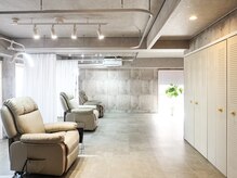 スタジオリット 梅田茶屋町(studio RIT)の雰囲気（施術後もゆっくり、メイク・お直しブースお過ごしいただけます。）