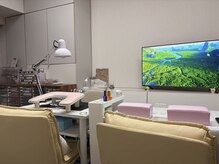 アイアンドワイ(i&y)の雰囲気(施術中はテレビ見ながらゆったりくつろげます。)