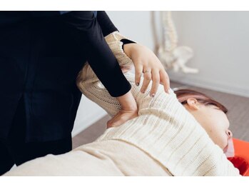 マハロ整体 芸濃(MAHALO)/反り腰・O脚・猫背・改善コース