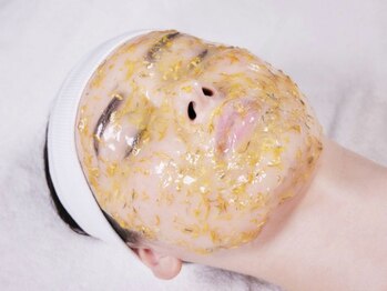 アイラッシュスペシャリティサロンビー 大阪京橋店(Eyelash speciality salon Be.)の写真/《京橋駅30秒》WAX顔脱毛+ハイドロジェリーパック+生コラ-ゲン導入¥9900/WAX脱毛+美肌パックで透明艶肌に◎