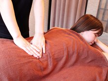 経験豊富なスタッフが身体の状態を見極めながら深部のコリをしっかりほぐす本格整体