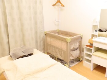 ボディラボらくなりの写真/【子供がいて整体サロンにいけないお悩み解消！】ママやパパの目が届く完全個室にて施術をします◎[蔵前]