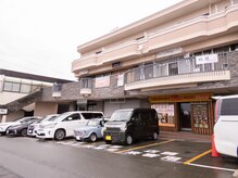 エイトビオラス(8 Biolus)の雰囲気（駐車場は来客用8台と、道路の向かい側赤いコーンの所へ）