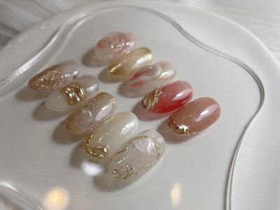 ふかふかソファでフットネイルも快適です◎Instagram/mima__nail