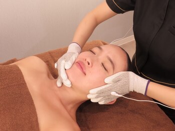 トリニティ 銀座店(TRINITY)の写真/脱!老け顔!二重顎・ホウレイ線【顔ライン集中!リリースカッター★60分¥8900】アイロン効果で若々しい見た目