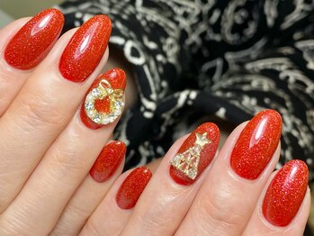 アイボリー(ivory)/パーツが主役のクリスマスネイル