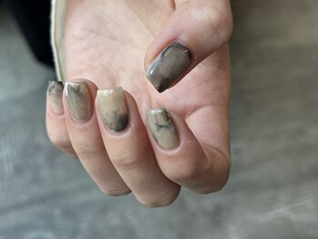 シータ(siita)の写真/【ライフスタイルに合わせた映えるお洒落な仕上がりに。】トレンドのショートネイルで存在感のある指先～