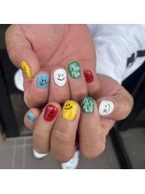 トータルサロン 白べぇーっ プラス/ニコちゃんネイル