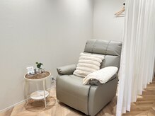 【足元まで綺麗に、、♪フットネイル可能◎】いつでも可愛い足元に♪半個室のフットスペースもございます◎