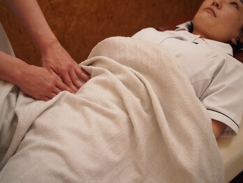 ほぐし整体プラスイチ(+1)/腰痛を無くすために時にはお腹も