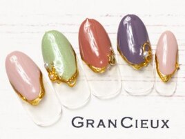 ペールカラー×変形フレンチ