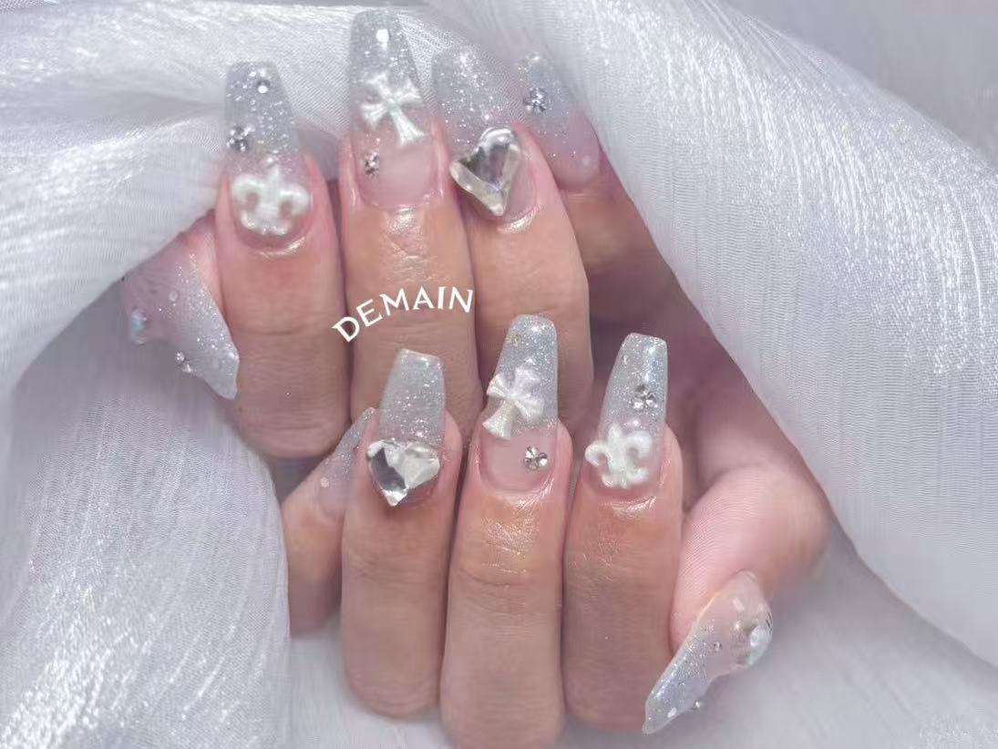 2025年-2026年冬トレンド】グレー スーパーロングのネイルデザイン集