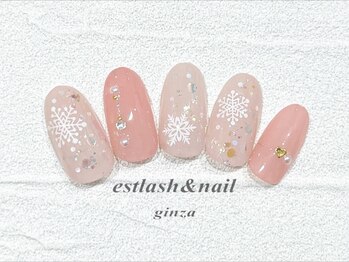 ピンクベージュ雪の結晶ネイル