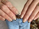 ベージュ×黒フレンチネイル