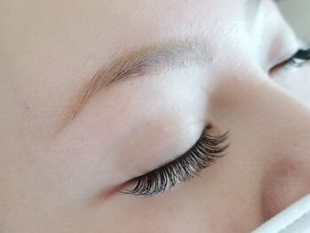ジャミン(Jammin)の写真/初回オフ無料！上品なのにしっかり華やぐボリュームまつげで魅力的な目元へ♪カラーエクステもご用意◎