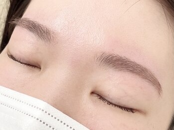 アシャ(ASHA)/作り込みすぎないナチュラル眉