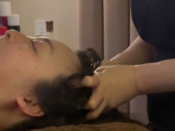 サロン ド エム(salon de m)の写真/顔だけのケアしてませんか？頭も顔の一部です！【ドライヘッドスパ+首～デコルテマッサージ】[渋谷]
