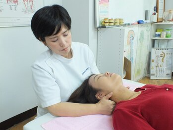 カイロプラクティック施術院 アメリーリオン/施術(首)