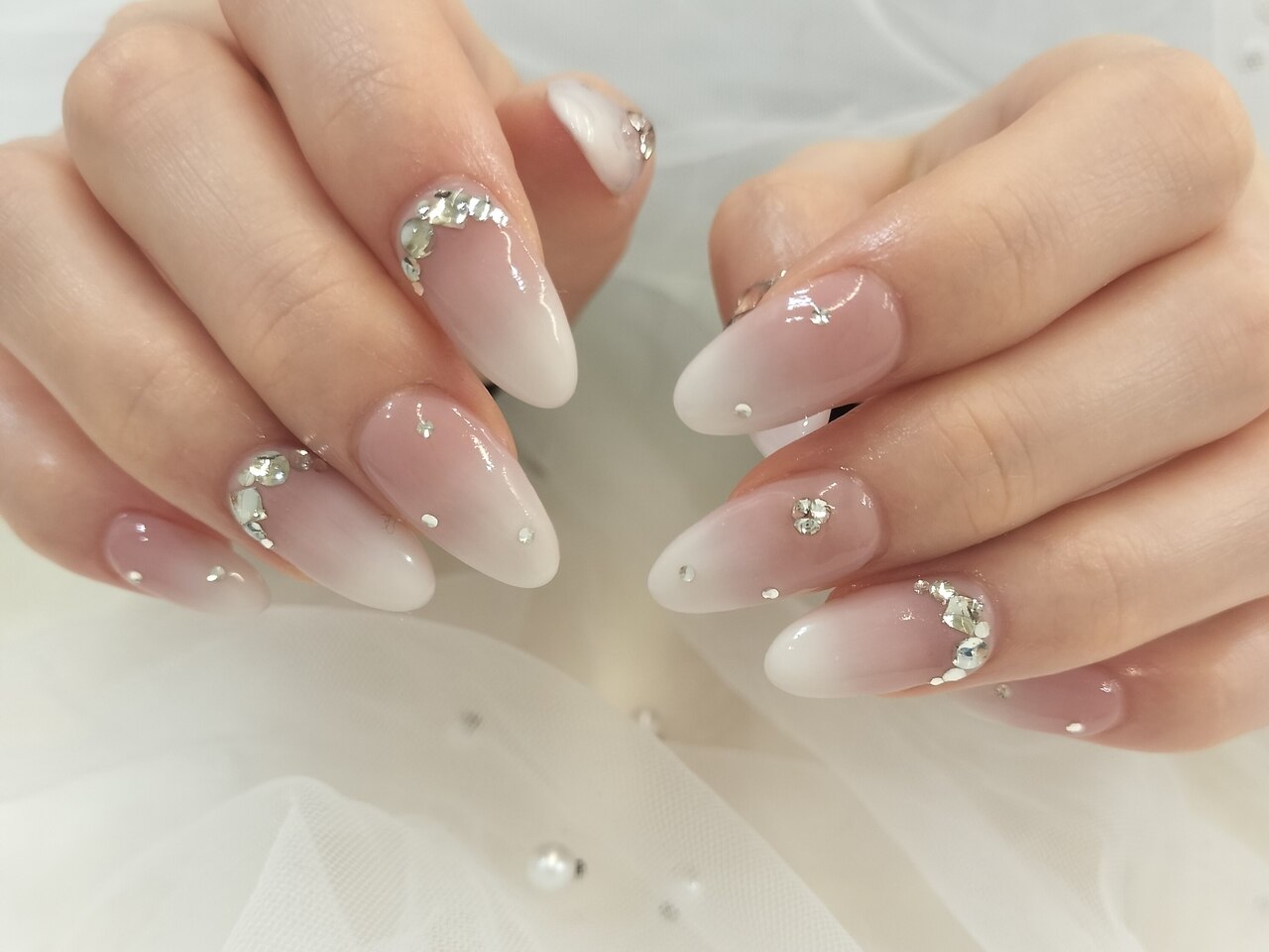 2026年冬トレンド】ブライダル 春のネイルデザイン集｜人気順｜5ページ