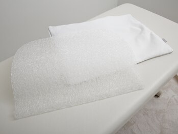 ソルナ カワサキ(Soluna KAWASAKI)/寝てる間に首の歪みを整える枕