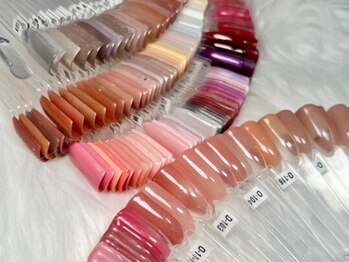 シーズネイル 那覇店(She's nail)の写真/【ナチュラル系カラー多数ご用意！】初心者さんも安心♪経験豊富なプロが貴方に合うカラーをご提案◎