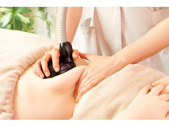 エストビューティー 池袋店(EST BEAUTY)/痩身機械でパワフル施術（お腹）