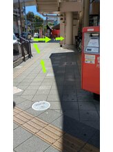 入り口にたくさん看板があるのを目印に