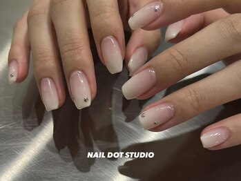 ネイルドットスタジオ 堺筋本町(NAIL DOT STUDIO)/白グラデーション