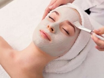 ひまわりの写真/【お顔の左右差に◎】韓国の美容法で人気の小顔矯正コルギ！ただ小顔になるだけではなく肩こりにも効く◎