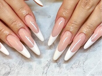 プロフェッショナル ネイルサロン ラヴィアス(LAVIAS)の写真/《付替オフ全員無料》もっと長さが欲しい!爪が折れた!とお悩みの方必見◎長さ出しで細く綺麗な指先を実現♪