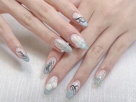 レースにイニシャル推しネイル
