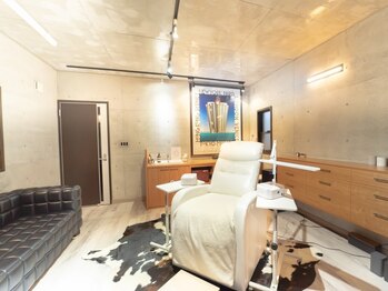 プア(Pua)の写真/《完全個室・リクライニングチェア完備》同時施術OK【艶色ワンカラー×似合わせまつ毛パーマ120分¥9900】