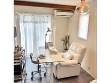 ゆったりくつろげる落ち着いた雰囲気で、お客様をお迎えします。