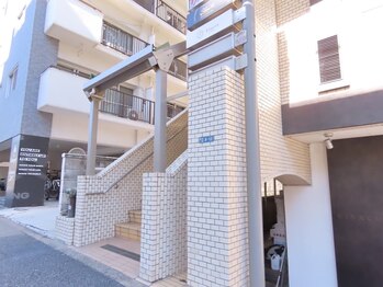 リノ(Lino)/階段からエントランスへ