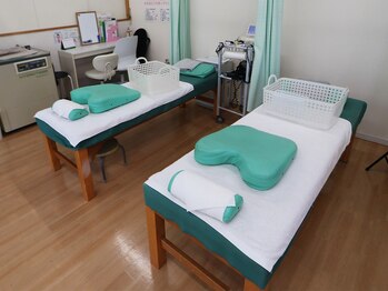 こころ整骨院 こころ鍼灸院/ベッド