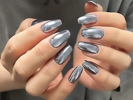 大人可愛い魅惑のミラーネイル