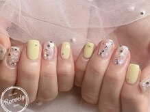 ルブリー(roovely)/パステルイエローネイル