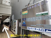 朝市場を正面にして朝市場右側にある新仙台駅前ビル！