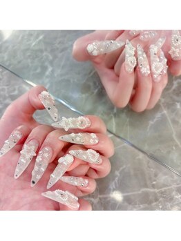 セブンティーン(Seventeen)の写真/美フォルム形成に自信あり!自然でキレイな長さ出し&お手元全体をキレイに魅せるネイルはお任せ◎[秋葉原]